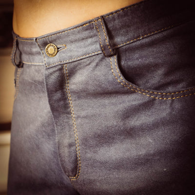 Maßgeschneiderte Lederhose "Jeans look" blau