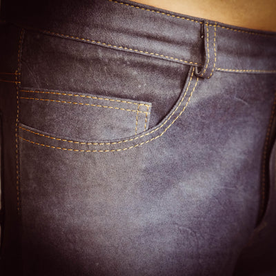 Maßgeschneiderte Lederhose "Jeans look" blau