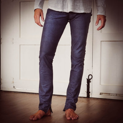 Maßgeschneiderte Lederhose "Jeans look" blau